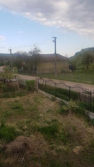 Casă individuală cu 4 camere cu Teren 1800 Mp în Mierța