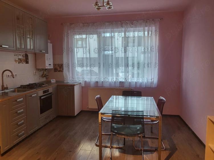 Apartament cu 3 camere semidecomandat în Florești