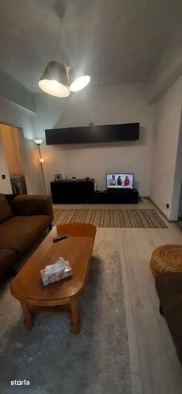 Apartament cu 3 camere decomandat în Romană