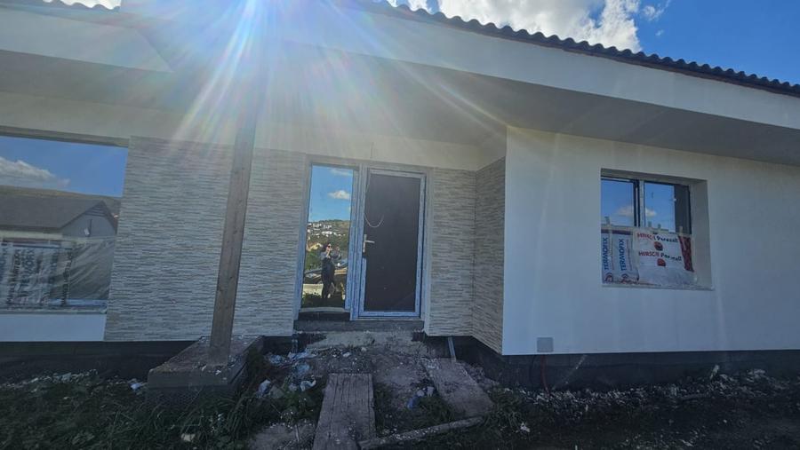 Casă individuală cu 4 camere cu Canalizare în Chinteni