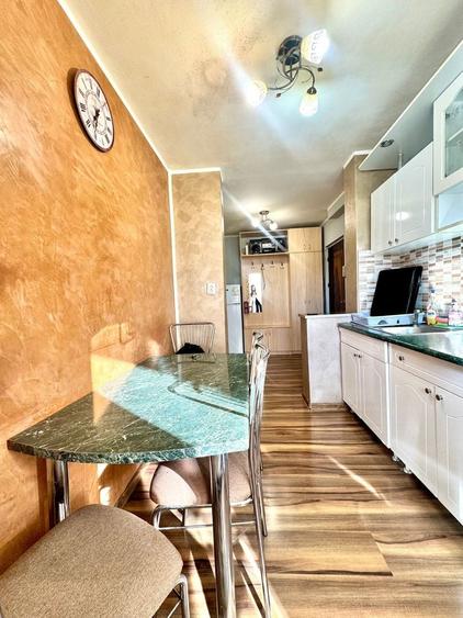 Apartament cu 3 camere decomandat în Lipovei