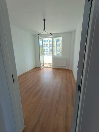 Apartament cu 3 camere semidecomandat, mobilat în Drumul Taberei