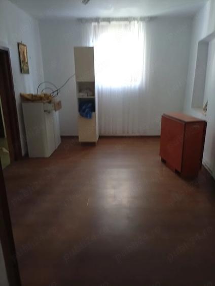 Casă cu 2 camere cu Teren 350 Mp în Piața Centrală