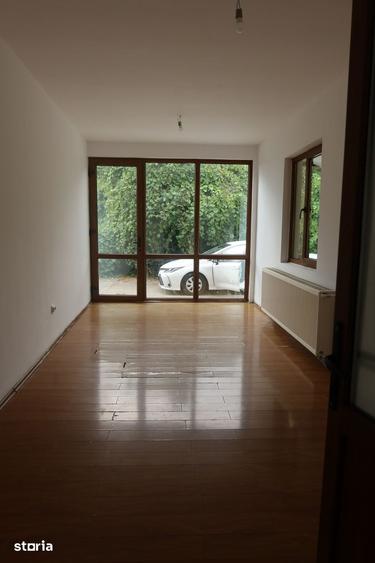 Casă cu 6 camere cu Teren 1141 Mp în Valea Călugărească