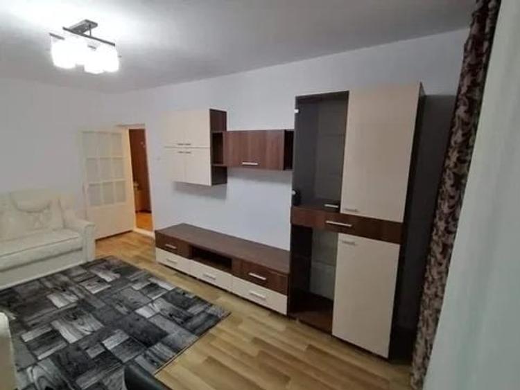 Apartament cu 2 camere decomandat, mobilat în Nicolina