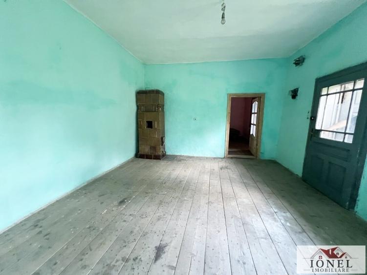 Casă individuală cu 8 camere cu Canalizare în Abrud
