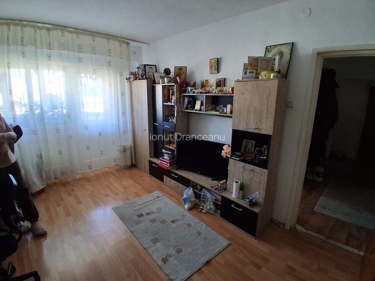 GARA CARREFOUR MARKET 2 CAMERE DECOMANDAT 54 MP COD 163430
