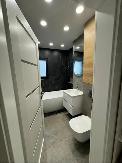 Apartament cu 3 camere semidecomandat în Florești