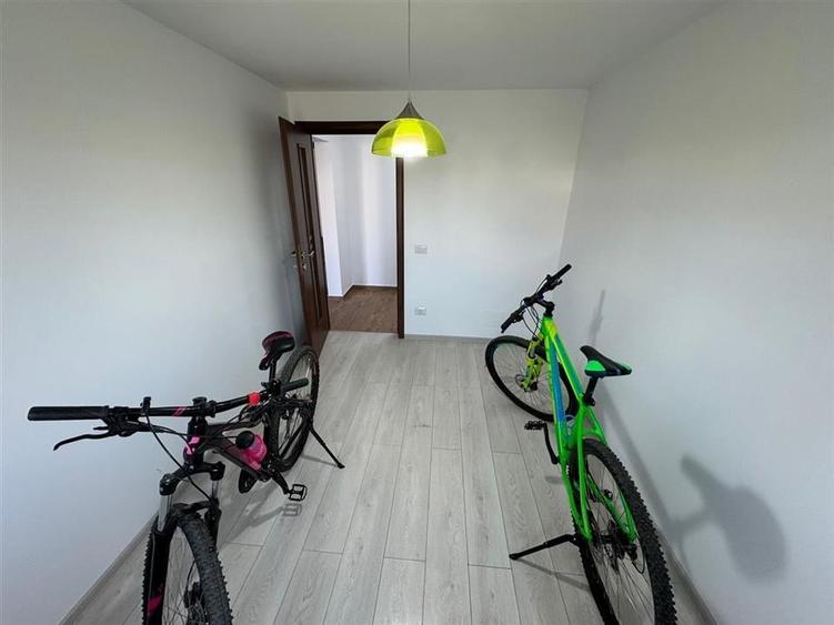Apartament cu 4 camere decomandat în Brăilei