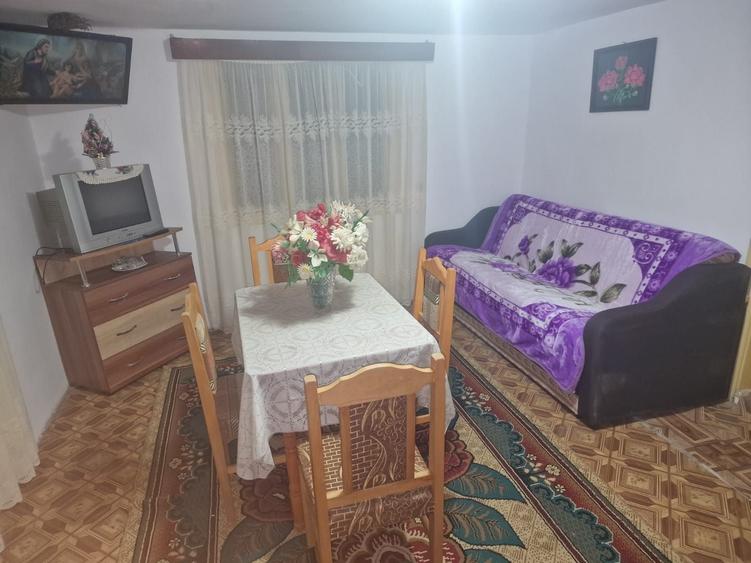 Casă cu 4 camere în Păunești