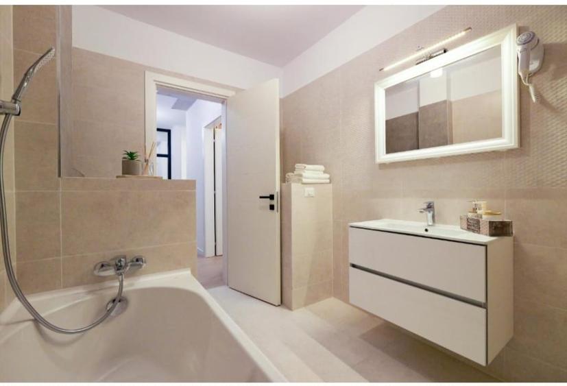 Apartament cu 2 camere decomandat în Central