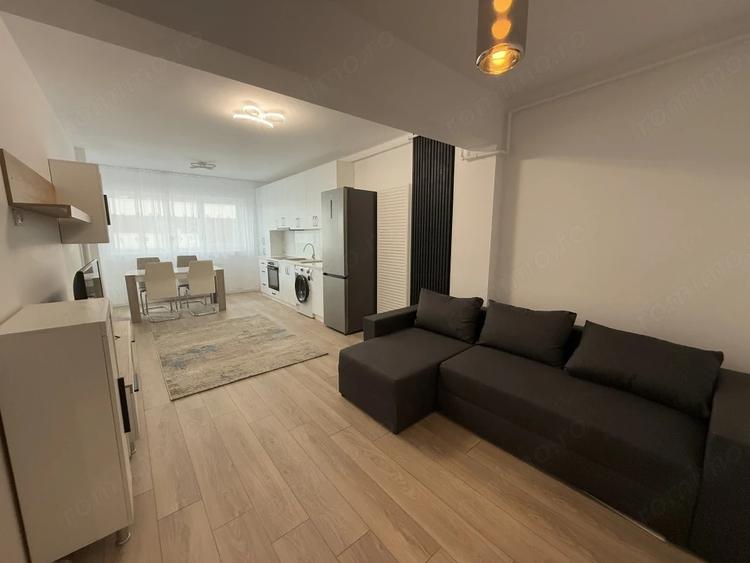 Apartament cu 2 camere decomandat în Tractorul