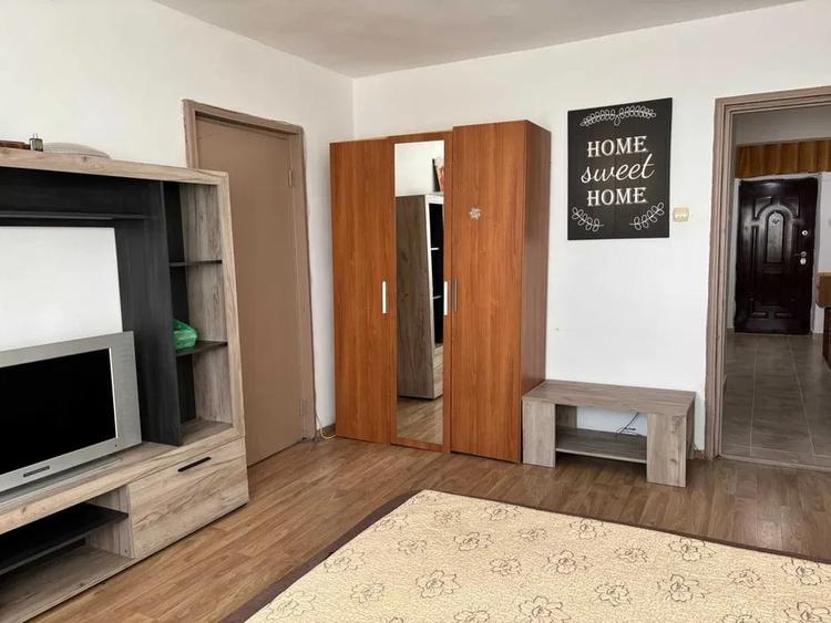 Apartament cu 2 camere semidecomandat, mobilat în Drumul Taberei