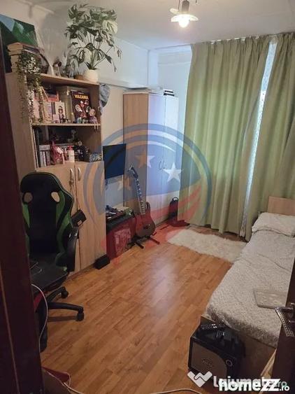 Apartament cu 3 camere decomandat în Rovine