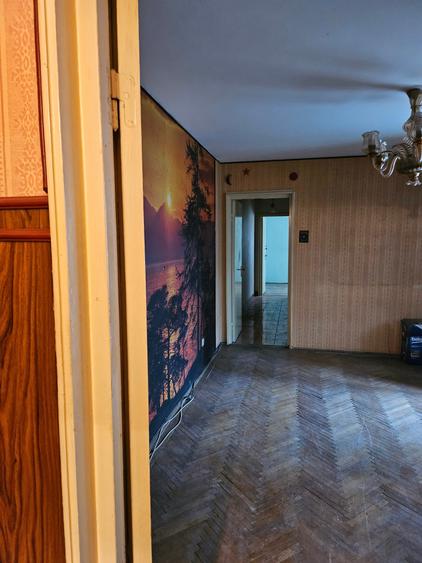 Apartament cu 3 camere semidecomandat în Titan