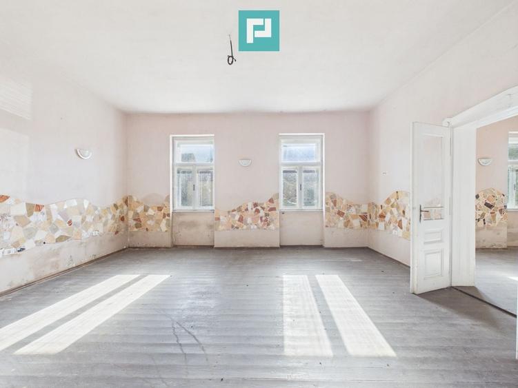 Casă individuală cu 8 camere cu Canalizare în Buteni