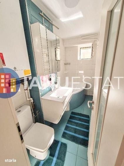 Apartament cu 3 camere semidecomandat în Tineretului