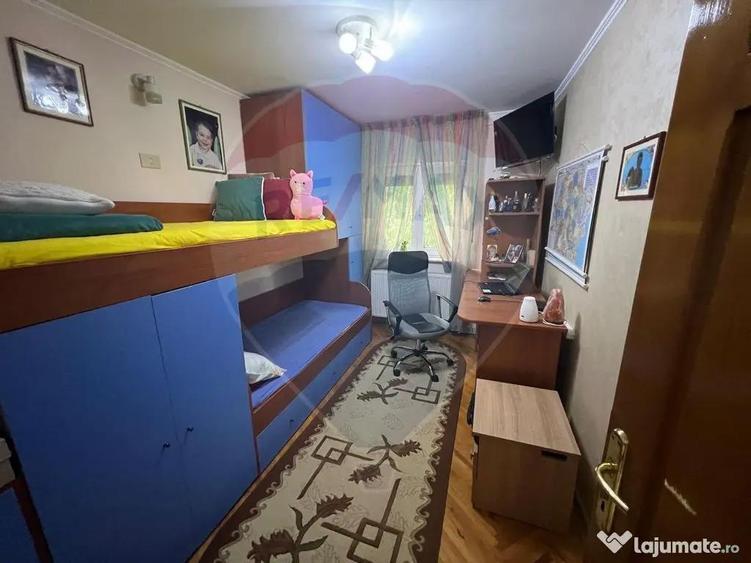 Apartament cu 3 camere decomandat în Central