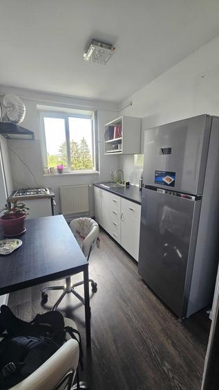 Apartament cu 4 camere semidecomandat în Drumul Carului