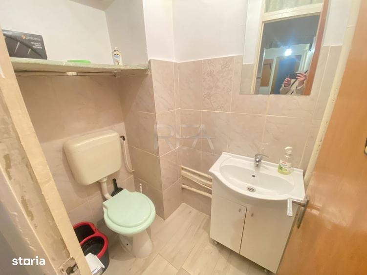 Apartament cu 3 camere semidecomandat, mobilat în Rahova