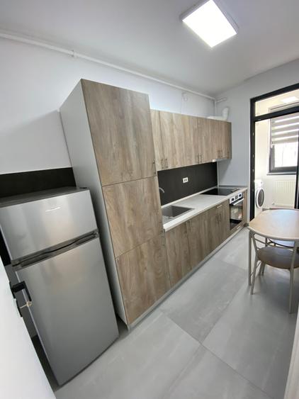 Apartament cu 6 camere decomandat în Exterior Vest