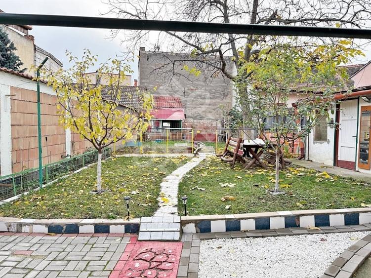 Casă individuală cu 4 camere circular cu Canalizare în Ultracentral
