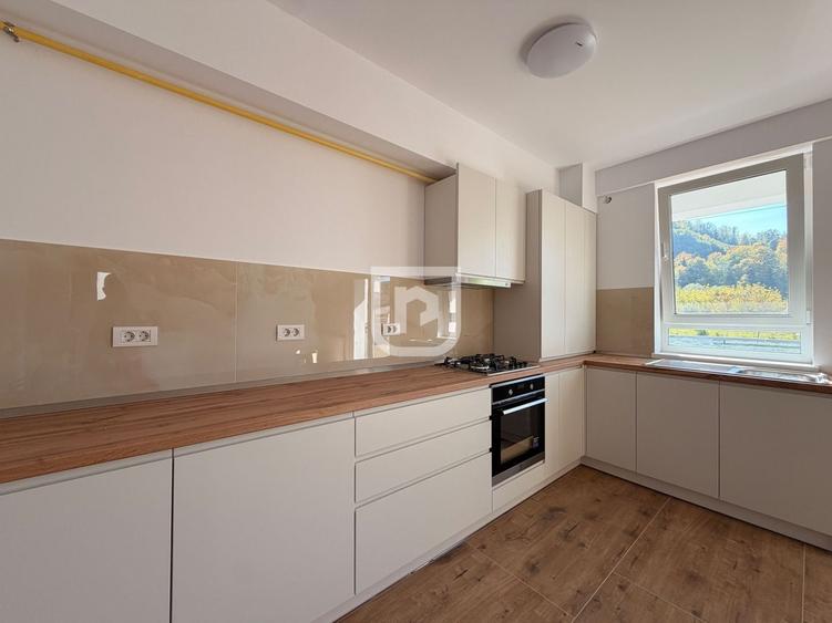 Apartament cu 3 camere semidecomandat în Central