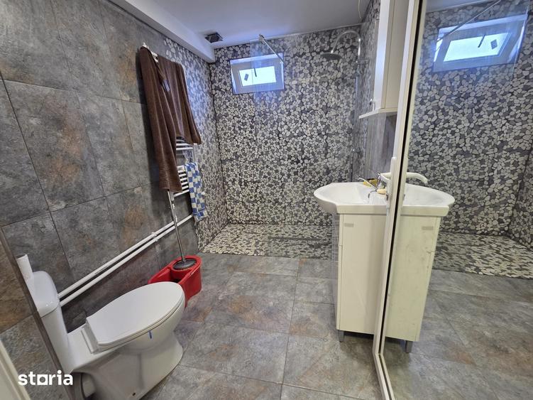 Casă cu 4 camere cu Teren 538 Mp în Priseaca