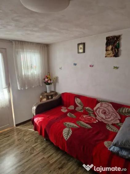 Casă cu 2 camere cu Teren 1686 Mp în Central