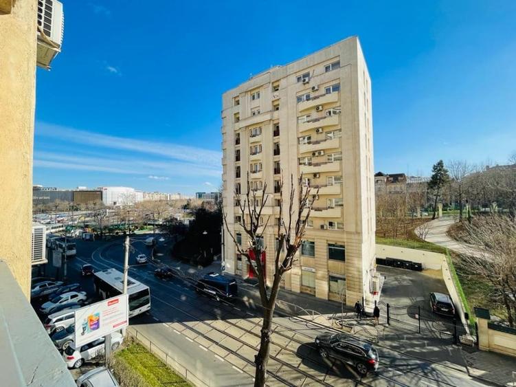 Apartament cu 3 camere decomandat, mobilat în P-ța Unirii