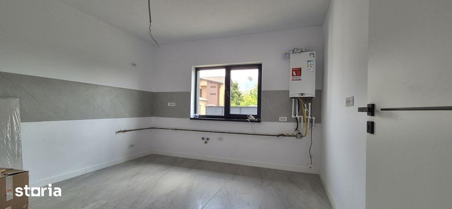 Casă cu 4 camere cu Teren 350 Mp în Clinceni