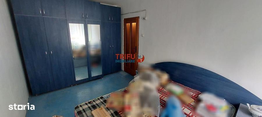 Apartament cu 4 camere semidecomandat în Cetate