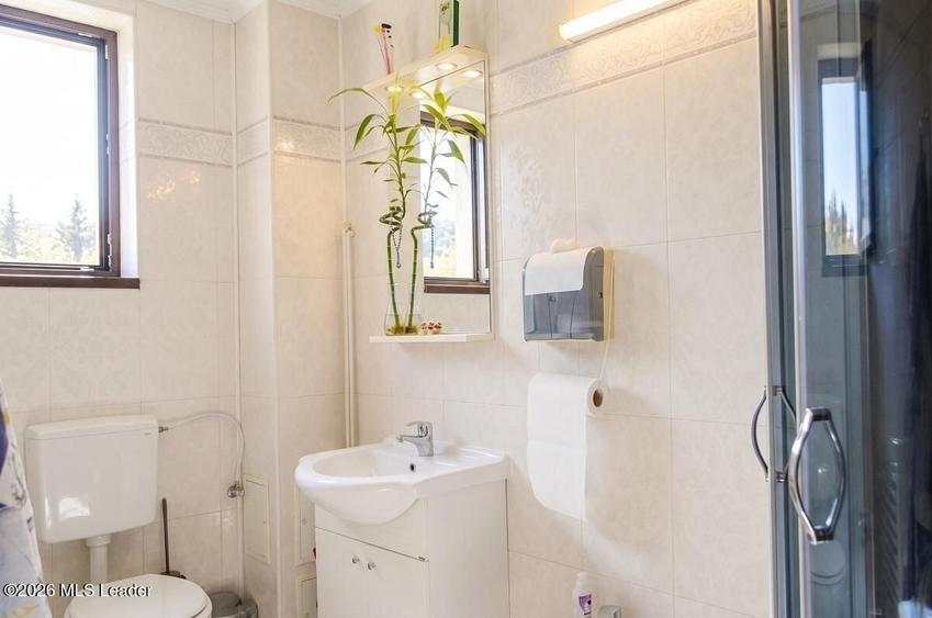 Casă individuală cu 5 camere cu Canalizare în Țițești