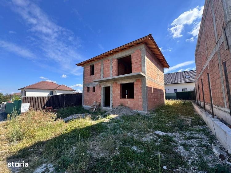Casă cu 4 camere decomandat cu Teren 300 Mp în Șura Mică