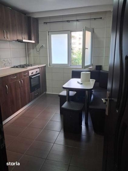 Apartament cu 3 camere decomandat în Moșilor