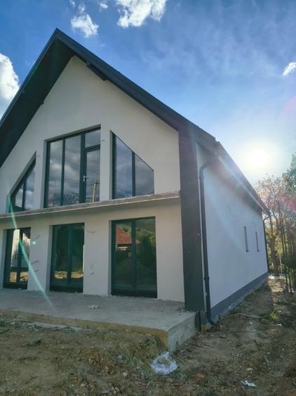 Casă individuală cu 4 camere cu Canalizare în Bran