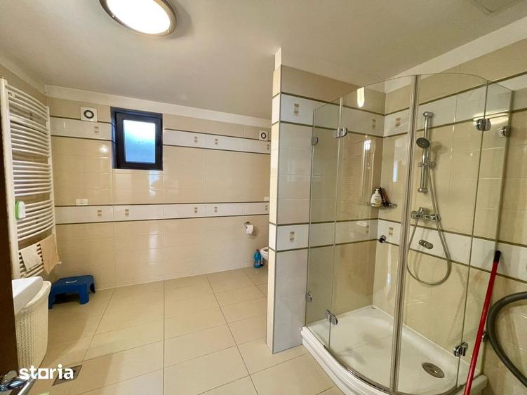 Casă cu 7 camere cu Teren 300 Mp în Dămăroaia
