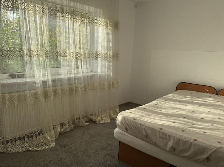 Casă cu 4 camere cu Teren 200 Mp în Central
