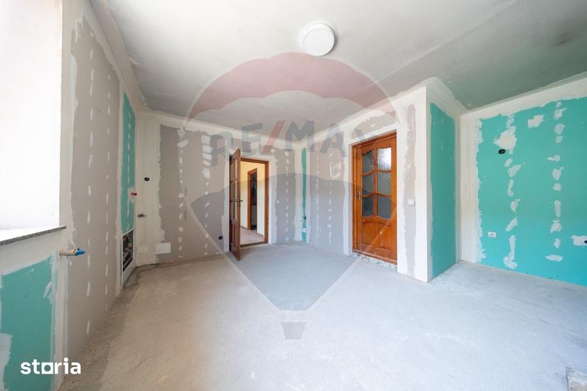 Casă cu 4 camere cu Teren 2259 Mp în Dumbrăvița