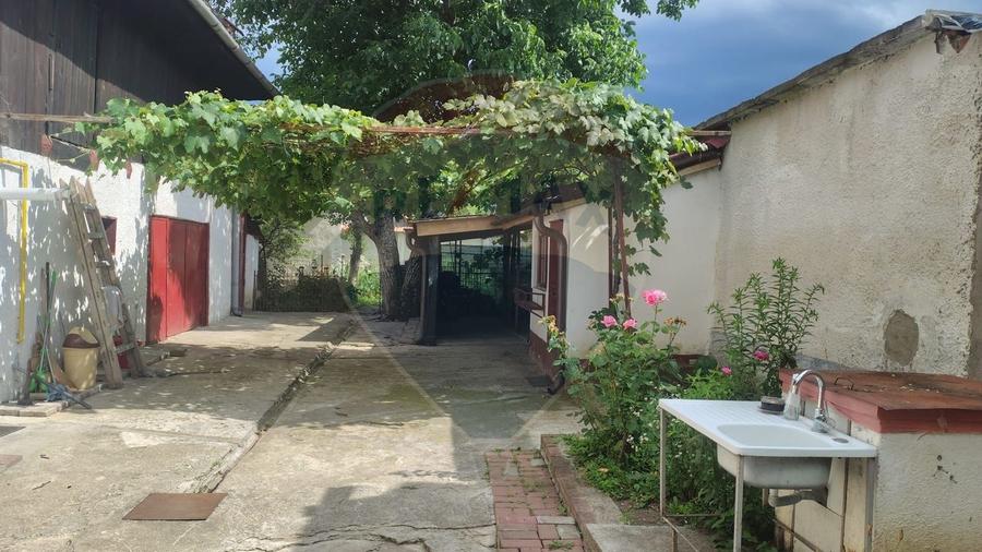 Casă individuală cu 3 camere cu Teren 305 Mp în Central