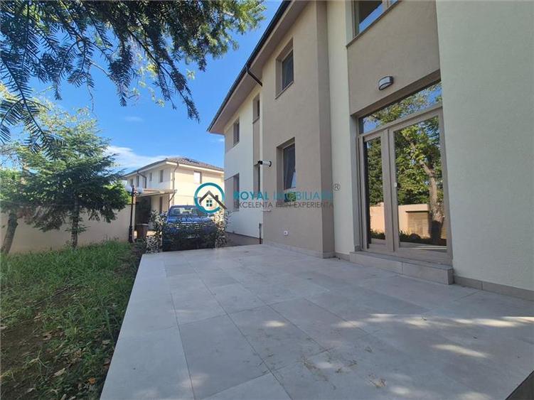 Duplex cu 5 camere cu Piscina în Păulești