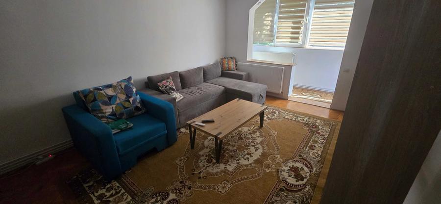 Apartament cu 3 camere decomandat în Astra