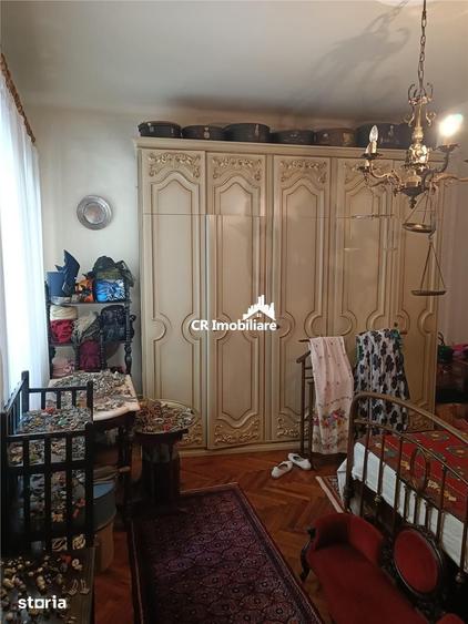 Apartament cu 4 camere semidecomandat în Centrul Civic
