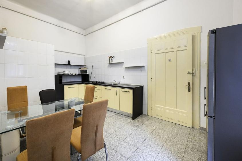Apartament cu 4 camere decomandat, mobilat în Ultracentral