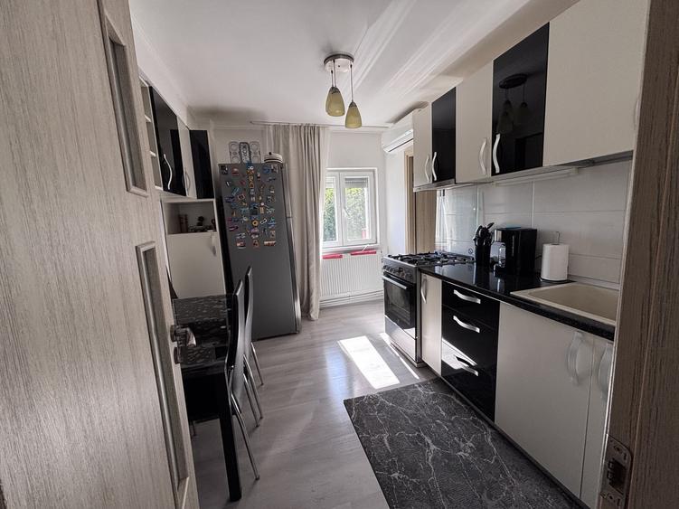 Apartament cu 4 camere decomandat, mobilat în Doamna Ghica