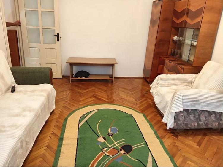 Apartament cu 2 camere semidecomandat în Craiovița Nouă
