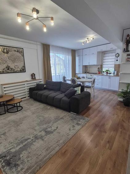 Apartament cu 3 camere decomandat în Florești
