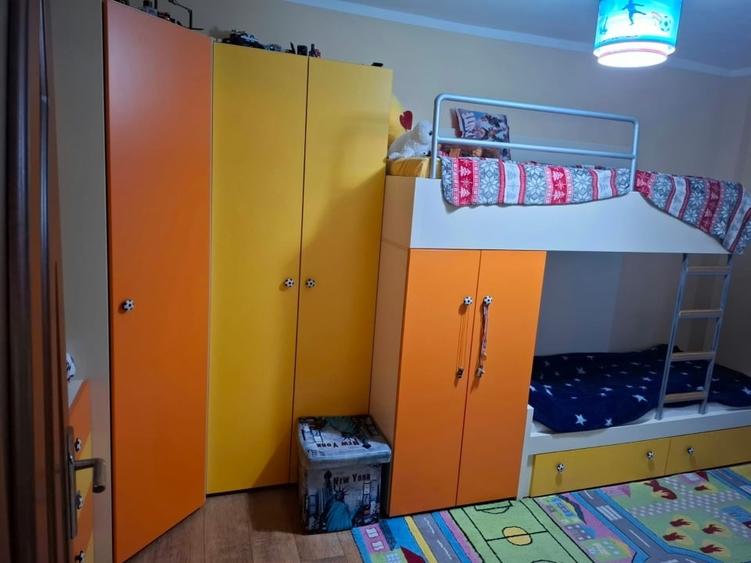 Apartament cu 4 camere decomandat, mobilat în Confecții