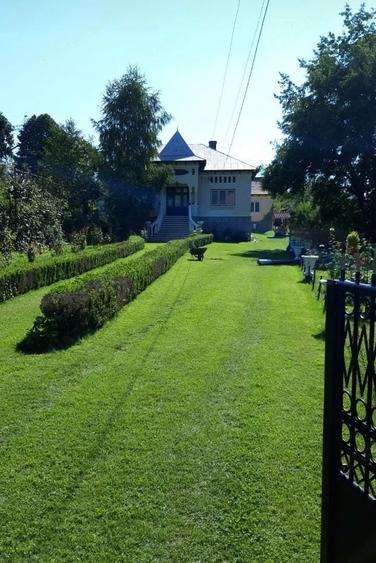 Casă cu 3 camere cu Teren 15000 Mp în Central