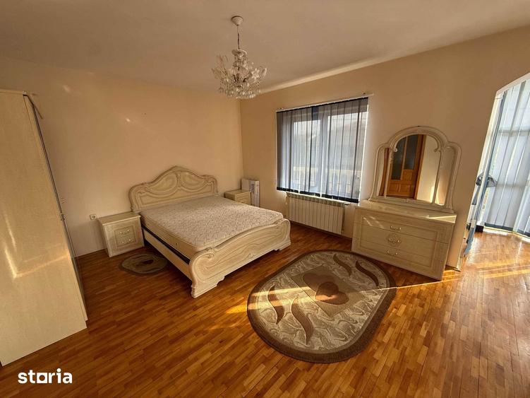 Casă cu 5 camere cu Teren 280 Mp în Central